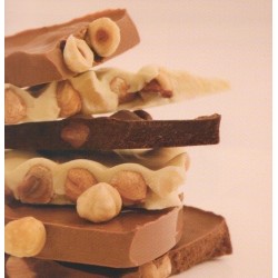 Plaquette de chocolat au lait et aux noisettes